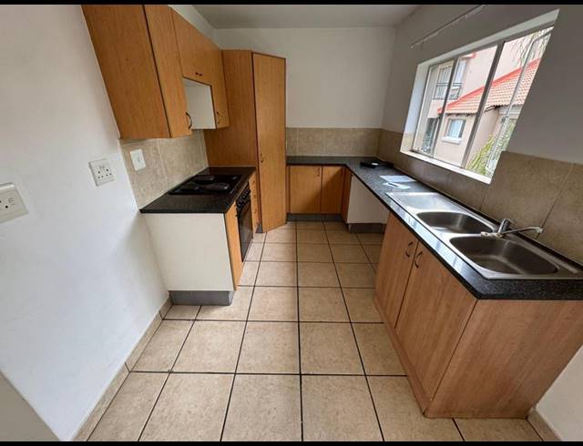 2 BEDROOM TOWNHOUSE FOR SALE IN GLEN MARAIS